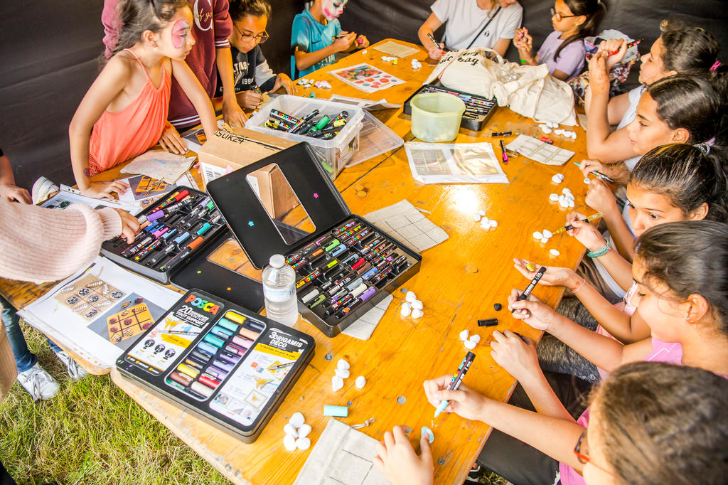 play-up-atelier-je-realise-mon-etang-en-papier-de-soie