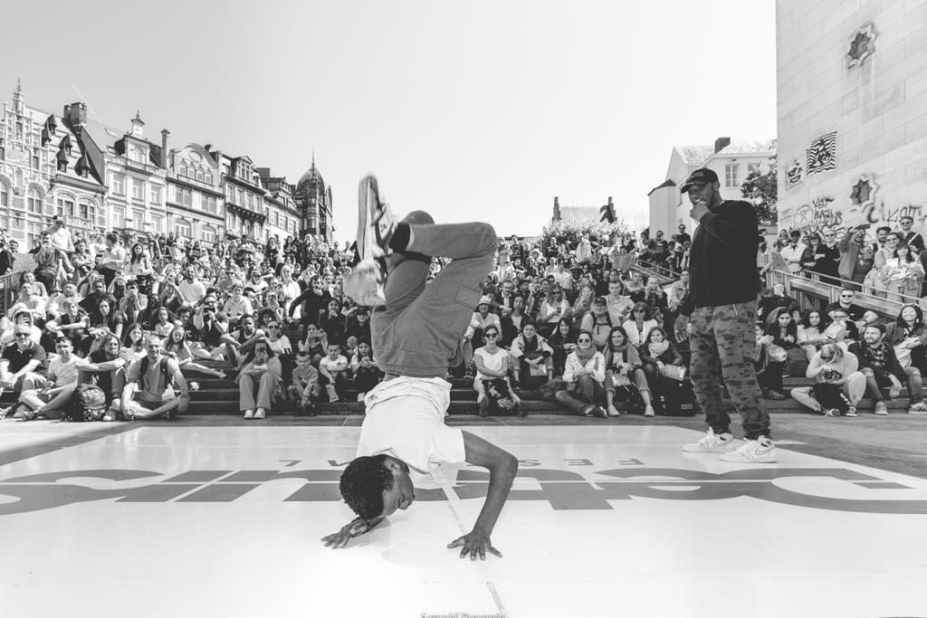 in-the-streets-show-detours-festival