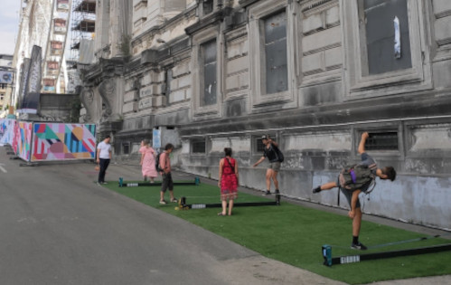 in-the-streets-play-up-slacklines